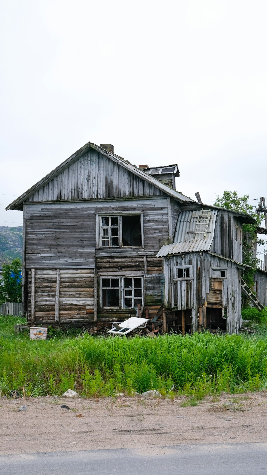 old abandoned house exterior